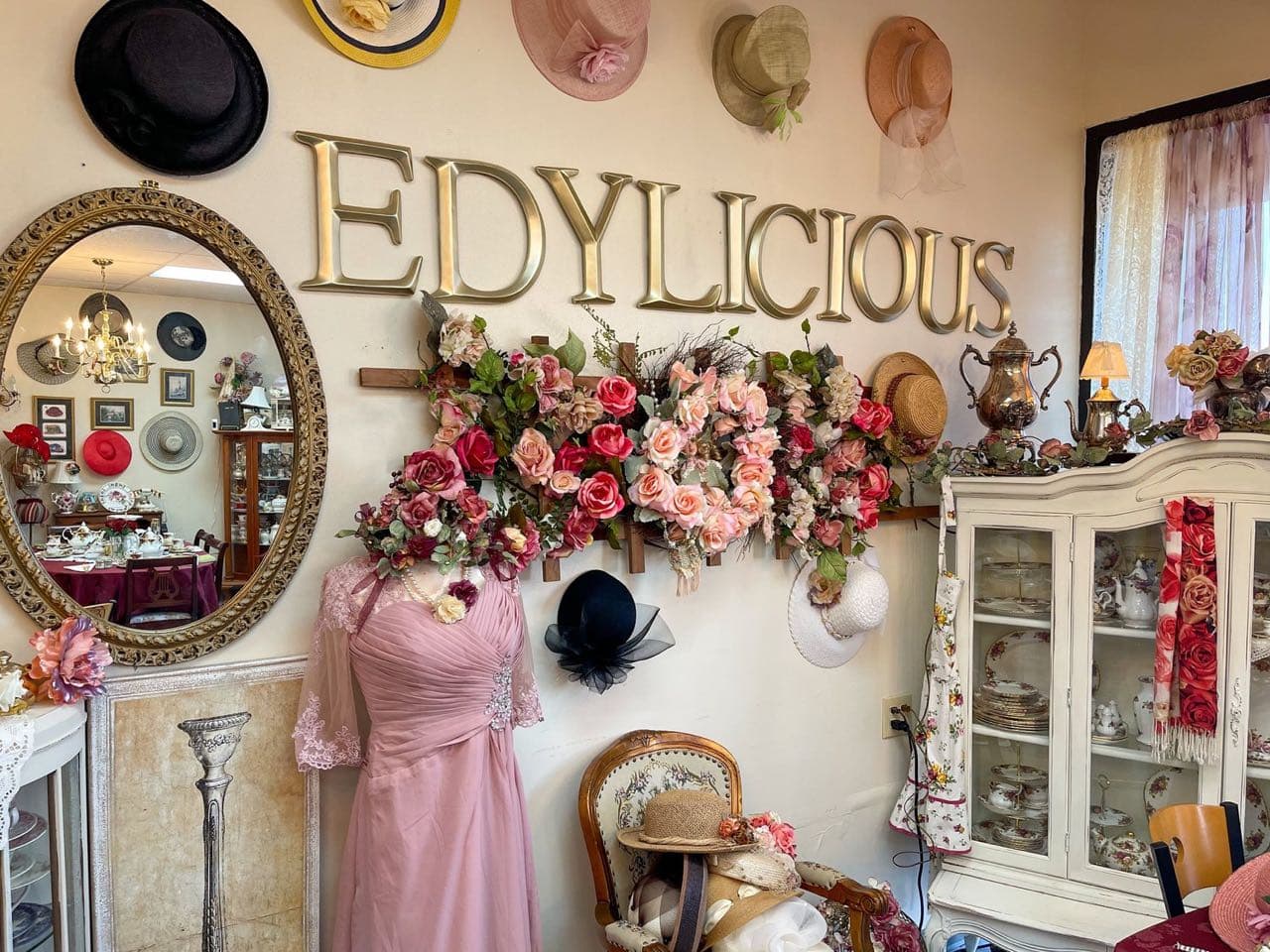 Holiday tea-room celebration table at Edylicious
